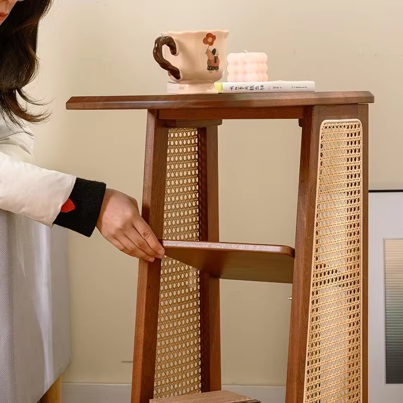طاولة جانبية خشبية صلبة بتصميم - مراجعة Coffee Or Tea Please وسعره