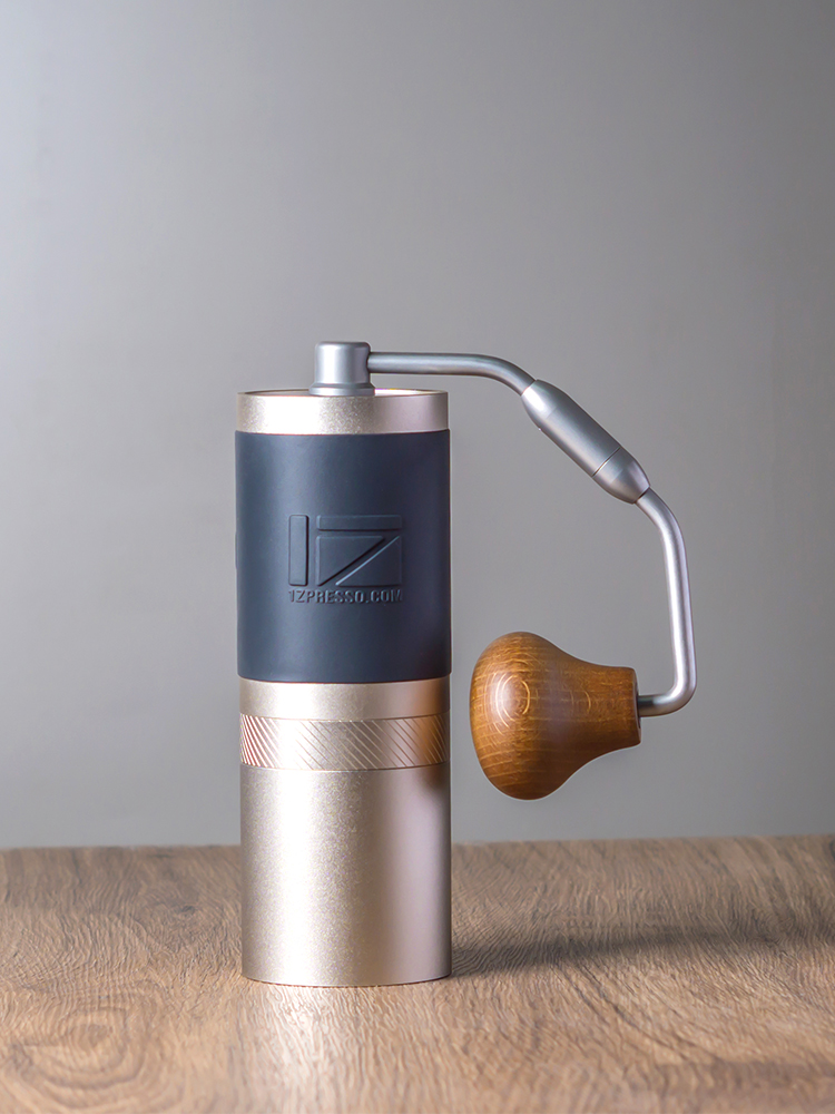 1Zpresso J مطحنة القهوة اليدوي - مراجعة Burr Hand Grinder وسعره