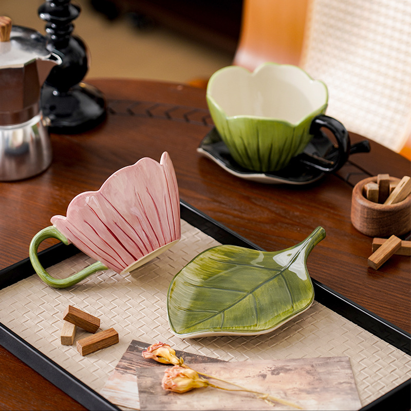 غير النظامية رسمت باليد فنجان  - مراجعة Coffee Tea And Leaf وسعره