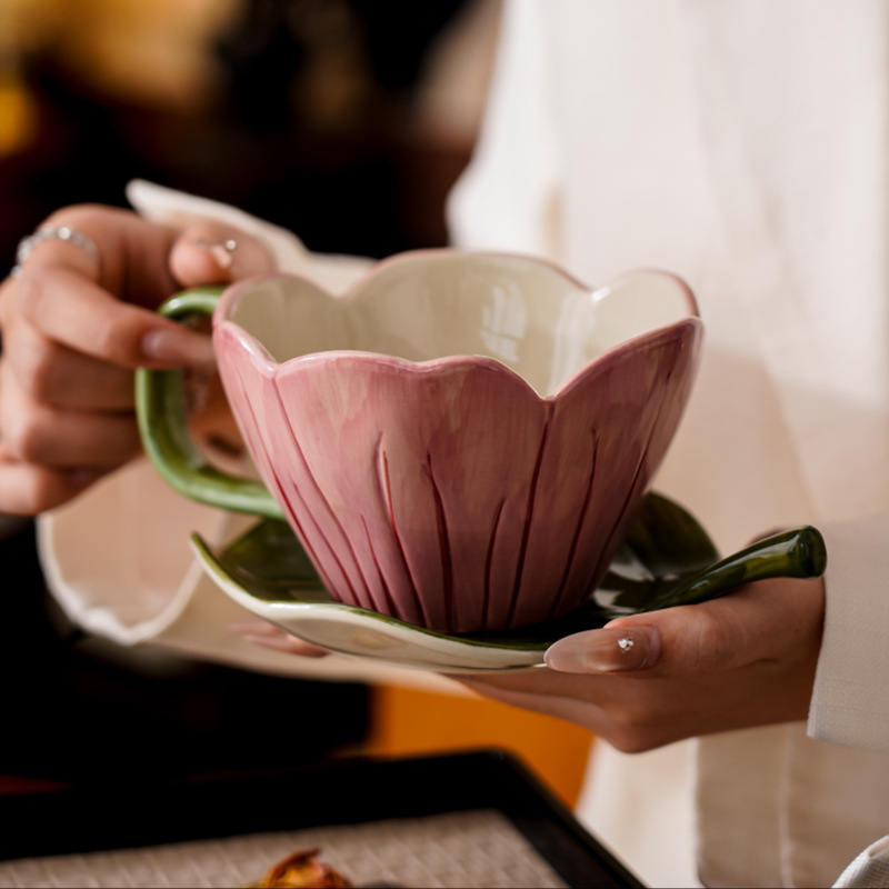 غير النظامية رسمت باليد فنجان  - مراجعة Coffee Tea And Leaf وسعره